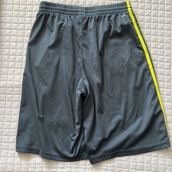 Adidas shorts - Picture 4 of 7